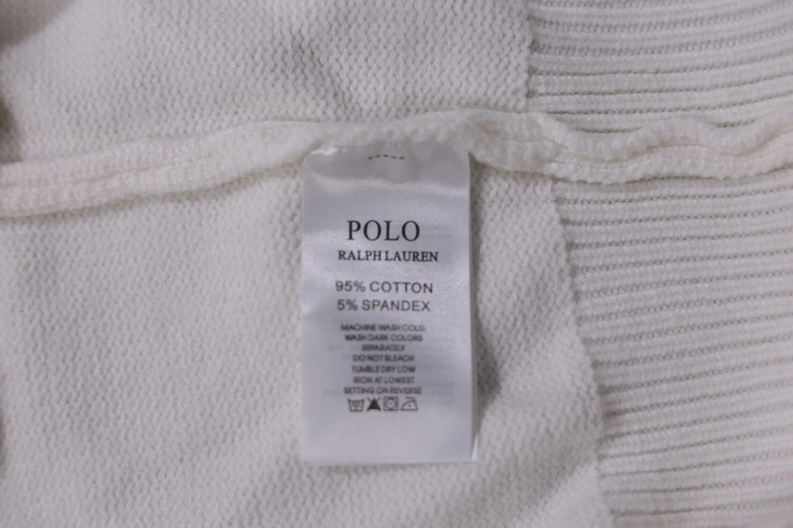 P260 Style No. D04) The top version on the market in 2025 Ralph Lauren #ootddailywear #Autumn and winter sweater #Knitted sweater outfit #ralph lauren sweater #Can be worn by both men and women [Star R] Finally waited until the Ralph men’s twist v-neck sweater is finally here! The most popular sweater is a limited edition every year. There won’t be many styles in the store! Ralph Lauren men's V-neck sweater [Fire R] has a really nice shape. It can be worn alone or as a jacket. It can also be worn inside or worn with a shirt~100% pure cotton #Practical wear. Colors: natural white, navy blue, khaki, gray, size S to XL